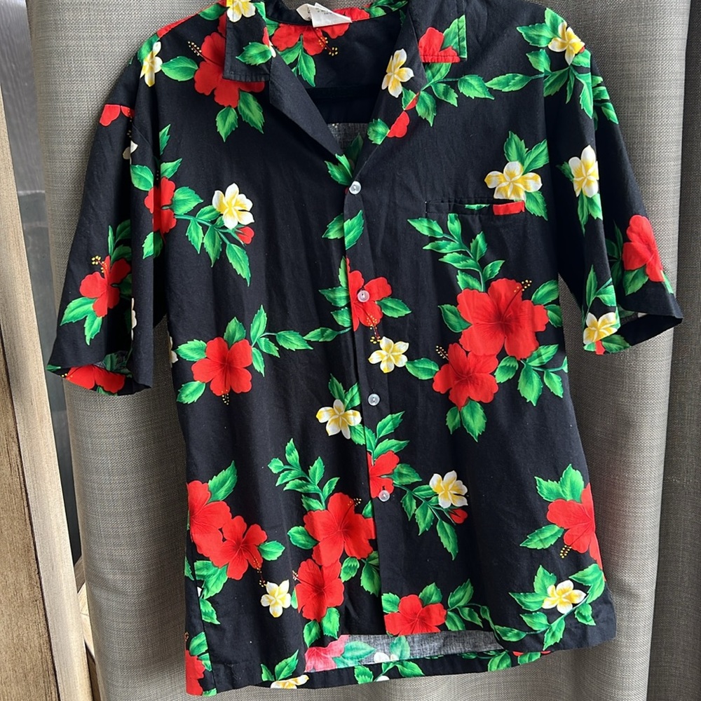 Vintage Royal Creations Hawaii button down shirt. SIze large
